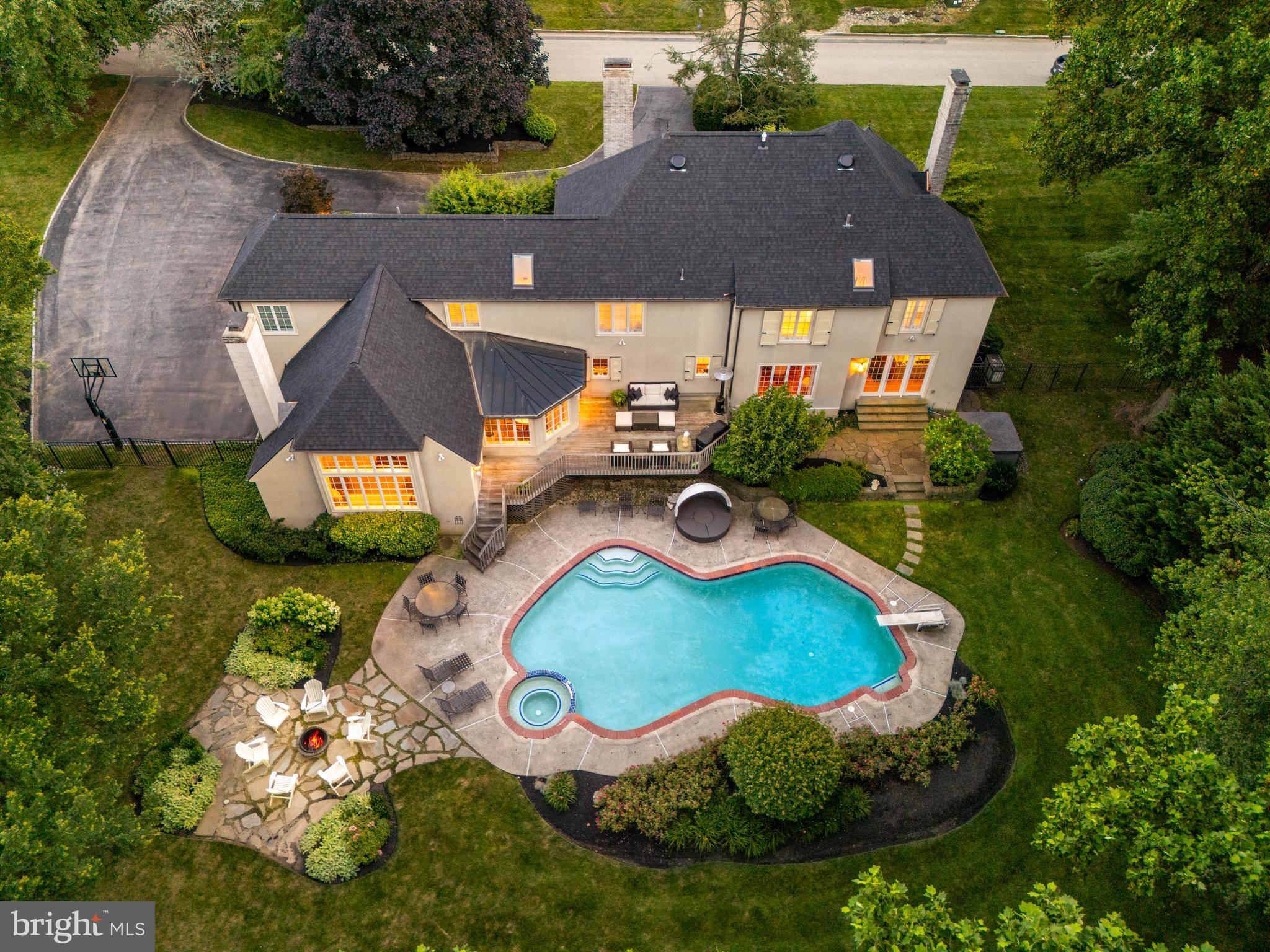 936 Roscommon Rd