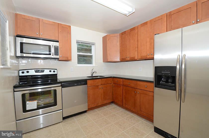 220 HAMPDEN AVE