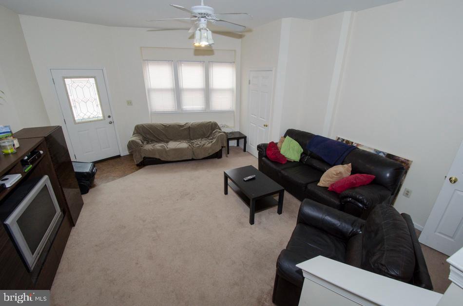 200 FORD #1ST FLOOR