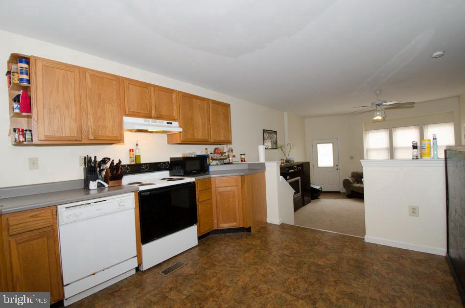 200 FORD #1ST FLOOR