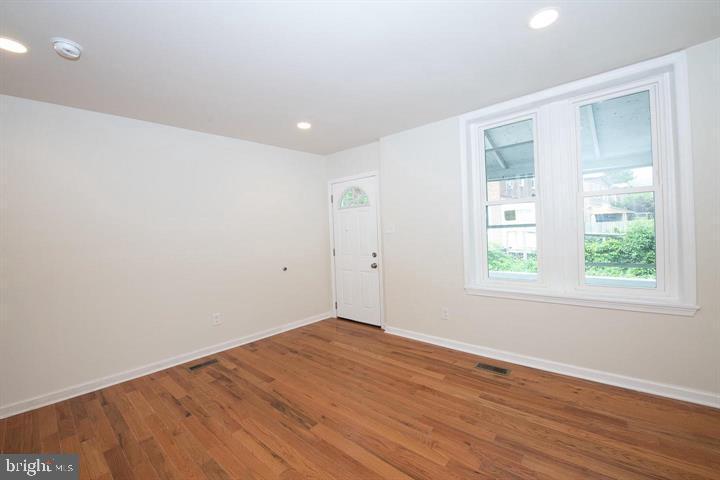 114 BROOKFIELD TER