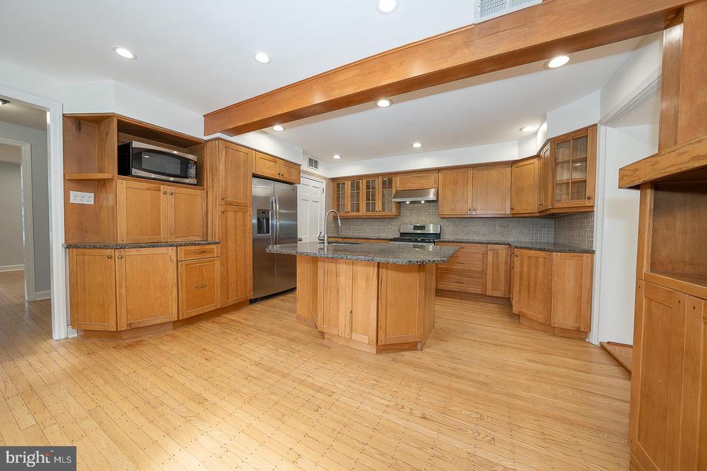 208 BARRIE ROAD