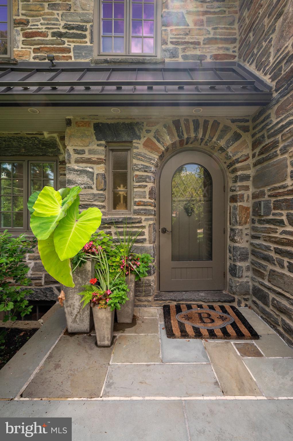 135 FISHERS ROAD