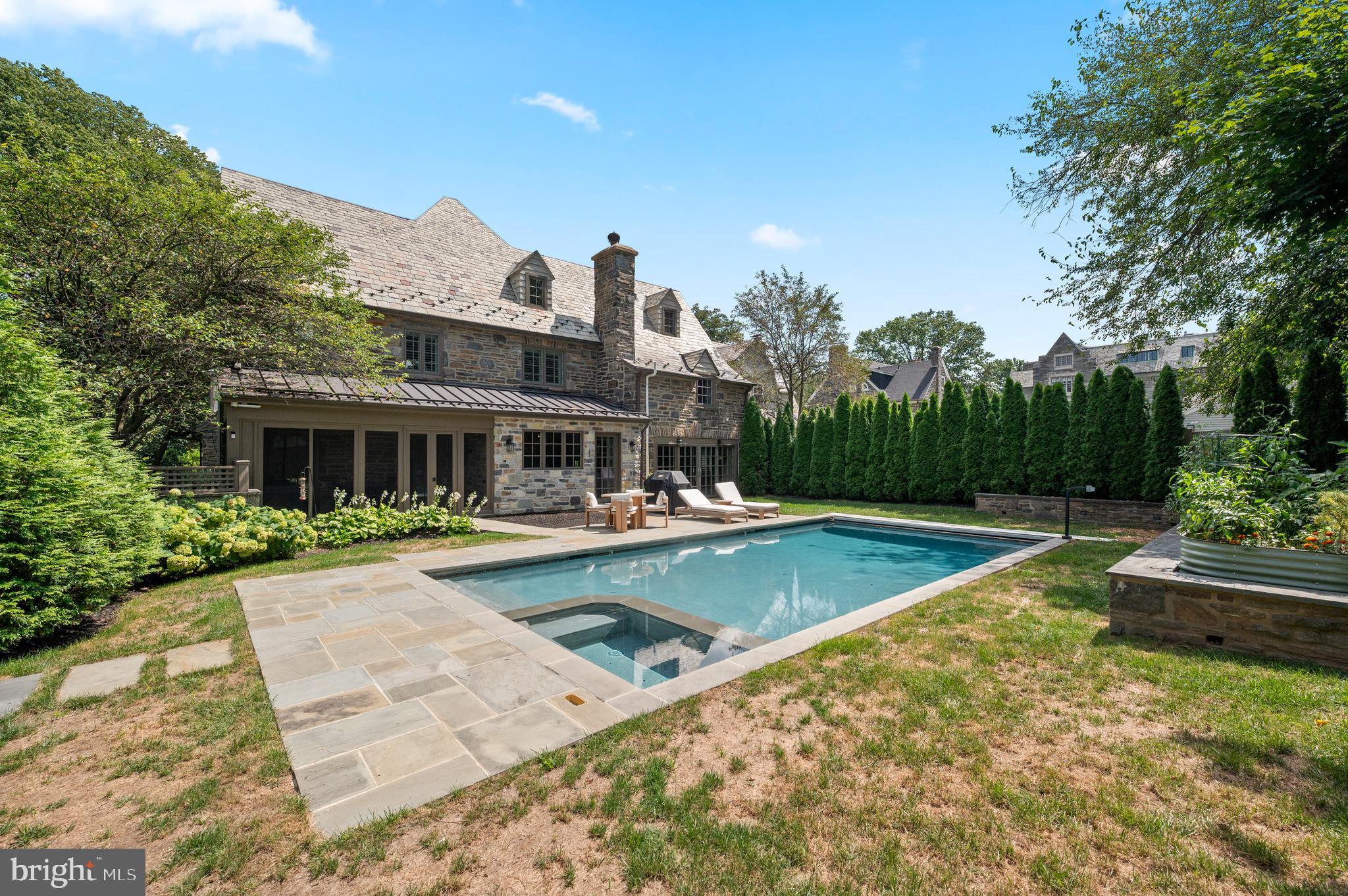 135 FISHERS ROAD