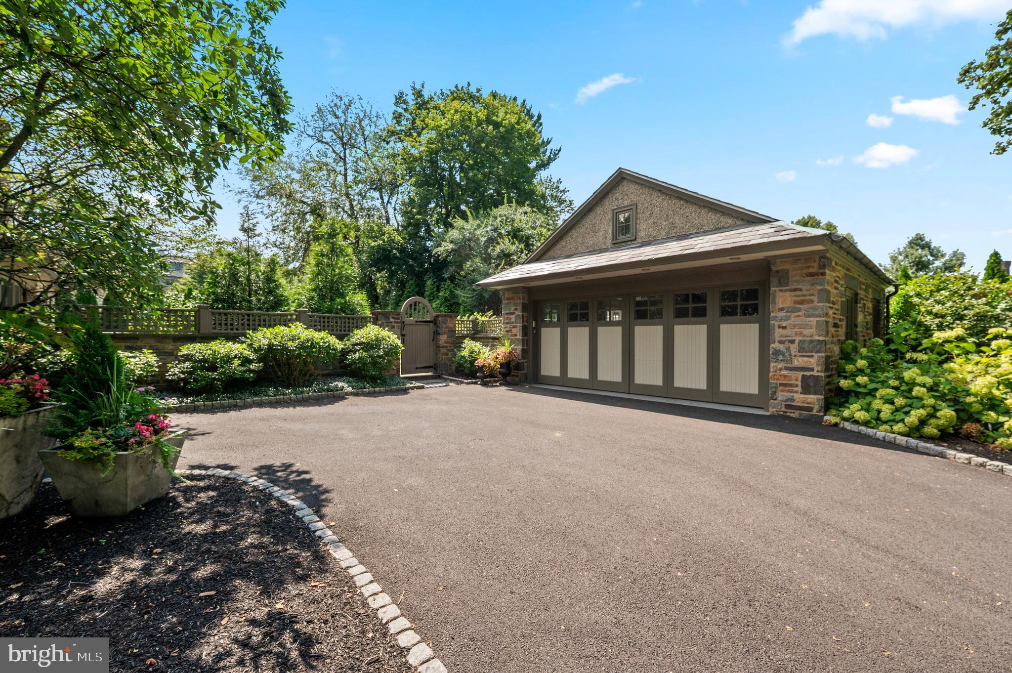 135 FISHERS ROAD
