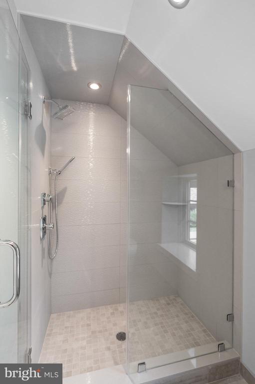 135 FISHERS ROAD