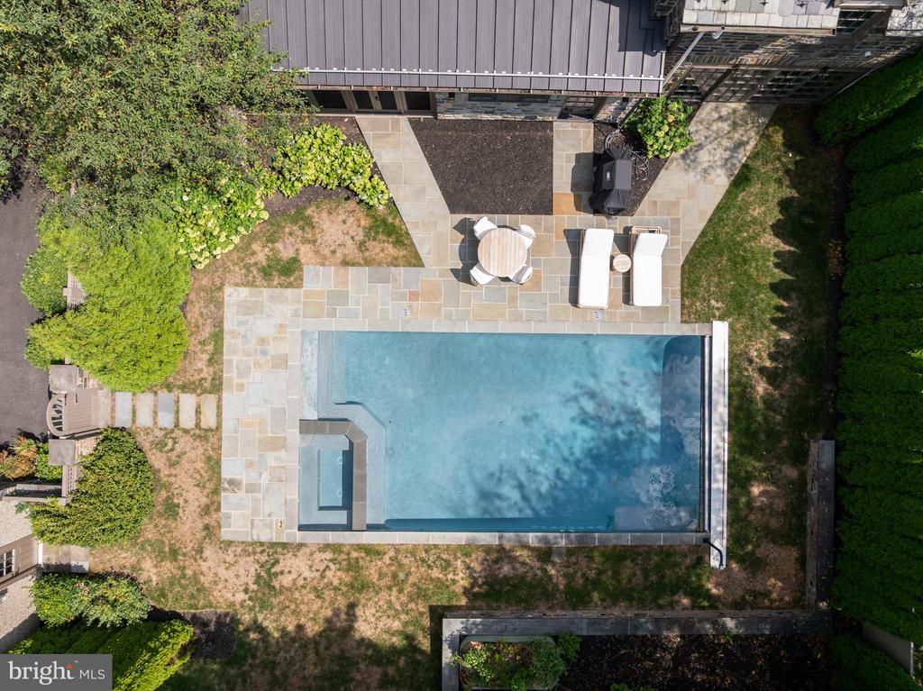135 FISHERS ROAD
