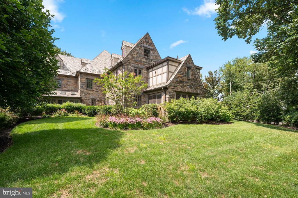 135 FISHERS ROAD