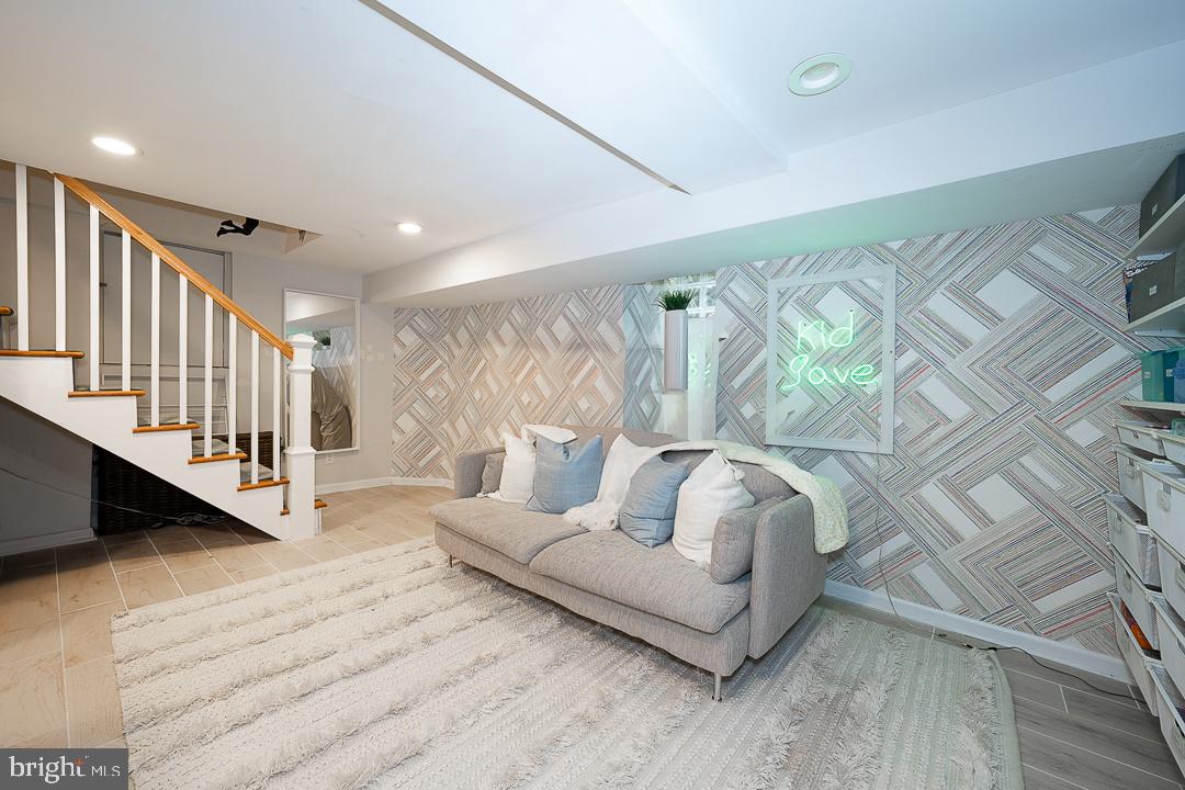 1119 WAVERLY ROAD