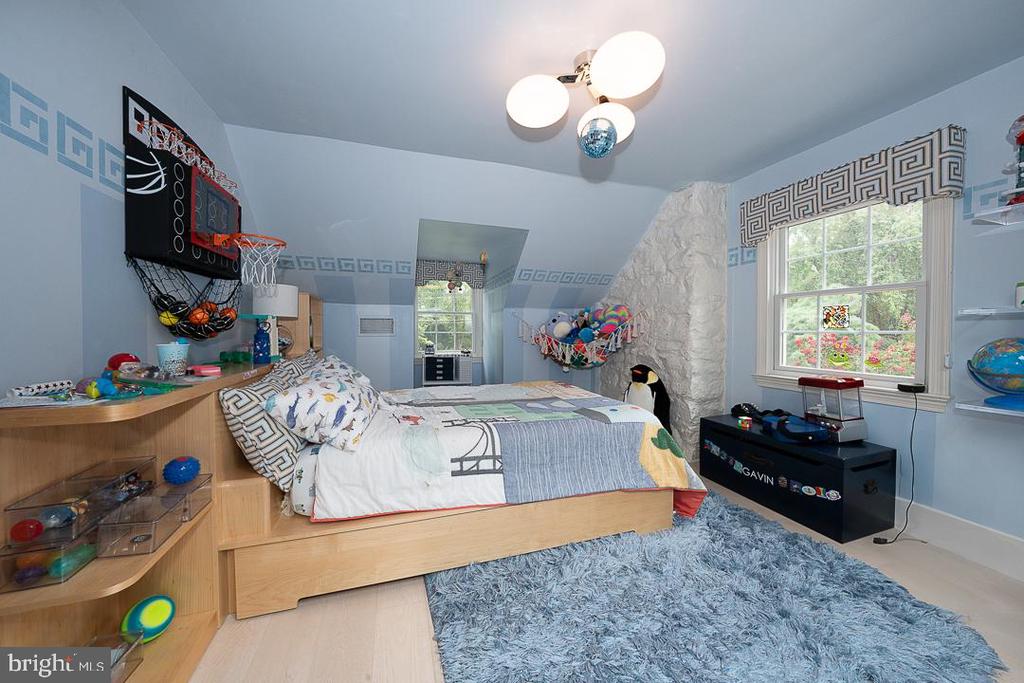 1119 WAVERLY ROAD