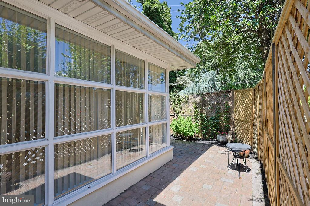 200 FORREST AVENUE