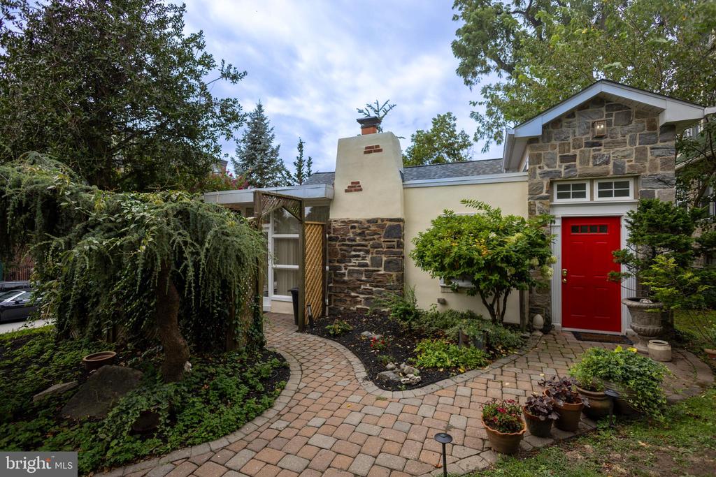 200 FORREST AVENUE