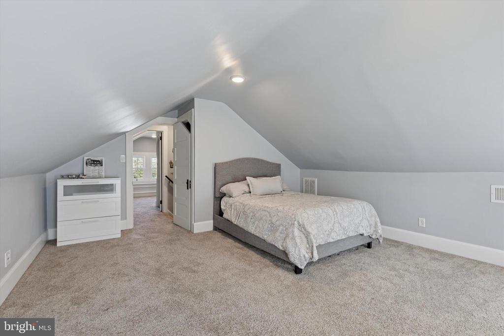 9 WOODSIDE AVENUE