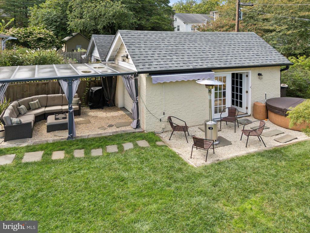 9 WOODSIDE AVENUE