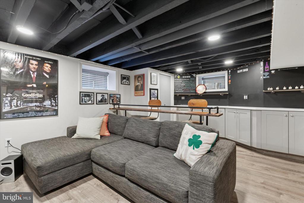 9 WOODSIDE AVENUE