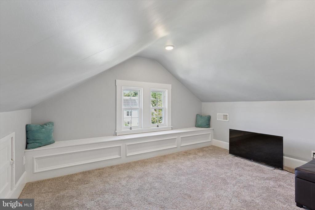 9 WOODSIDE AVENUE