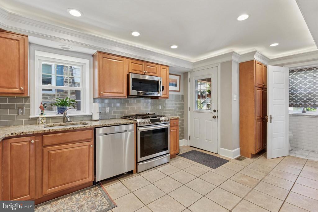 9 WOODSIDE AVENUE