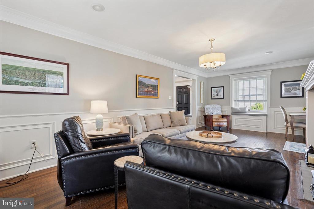 9 WOODSIDE AVENUE