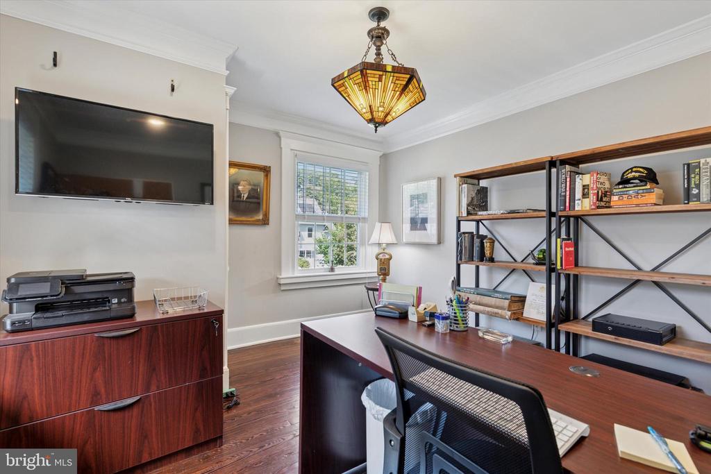 9 WOODSIDE AVENUE