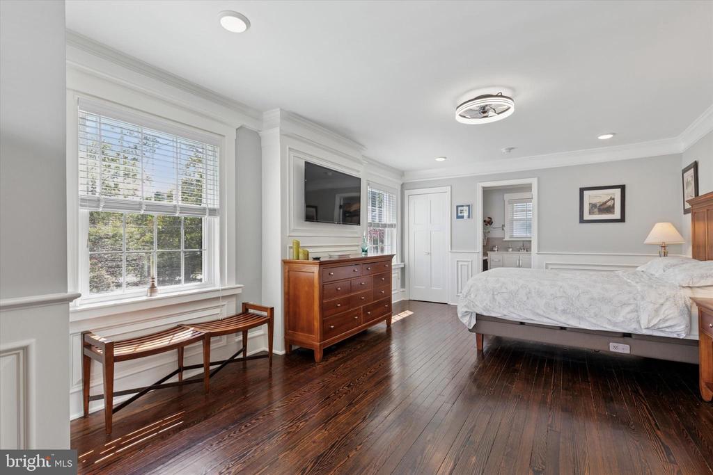 9 WOODSIDE AVENUE