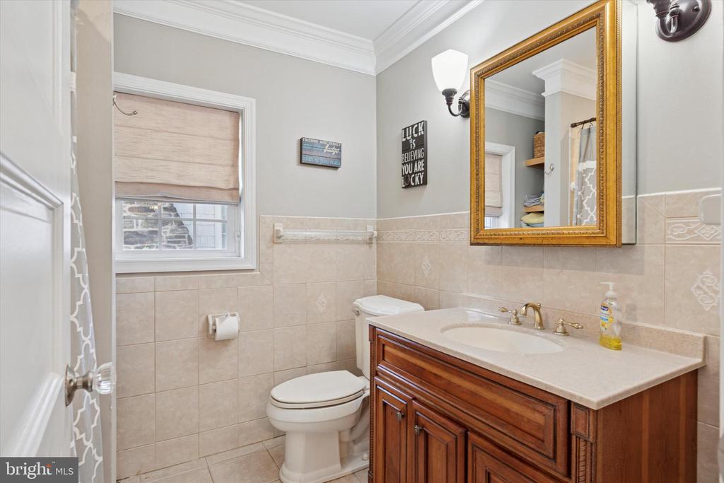 9 WOODSIDE AVENUE