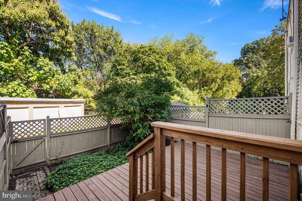 229 PARKSIDE LANE