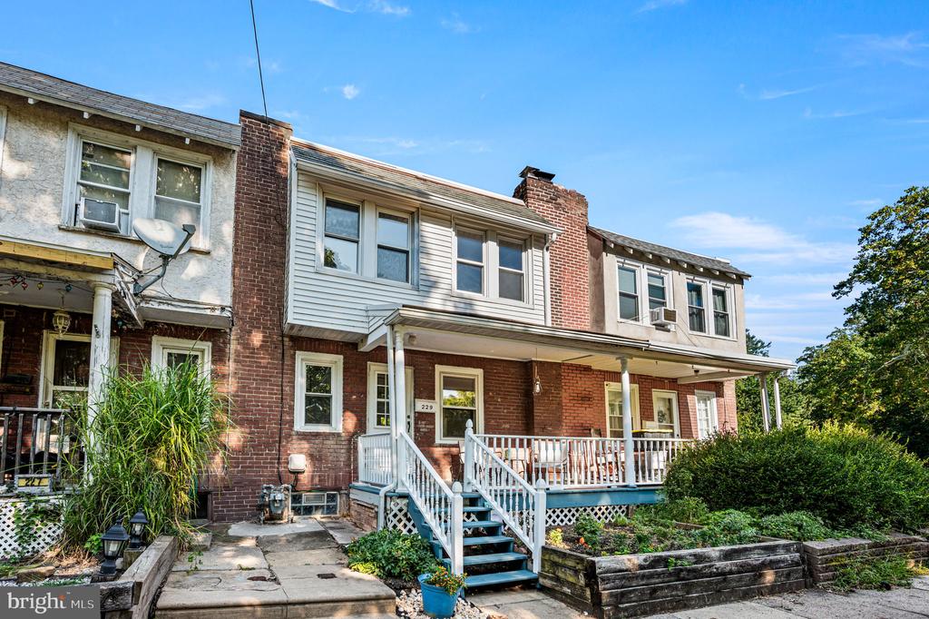 229 PARKSIDE LANE