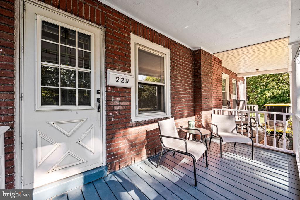 229 PARKSIDE LANE