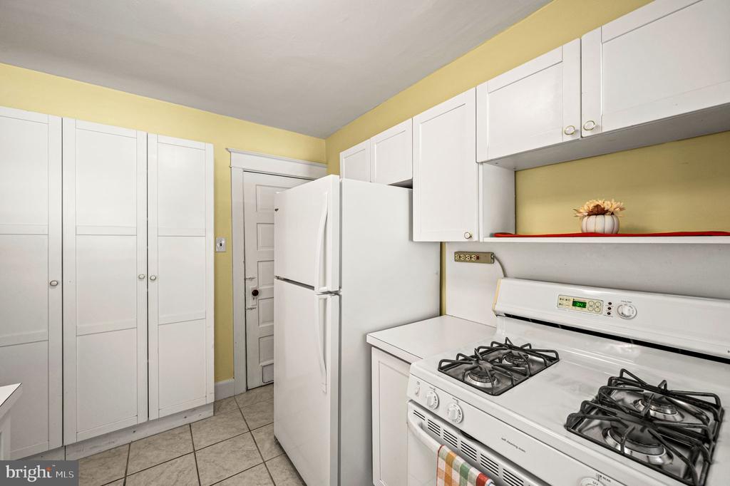 229 PARKSIDE LANE