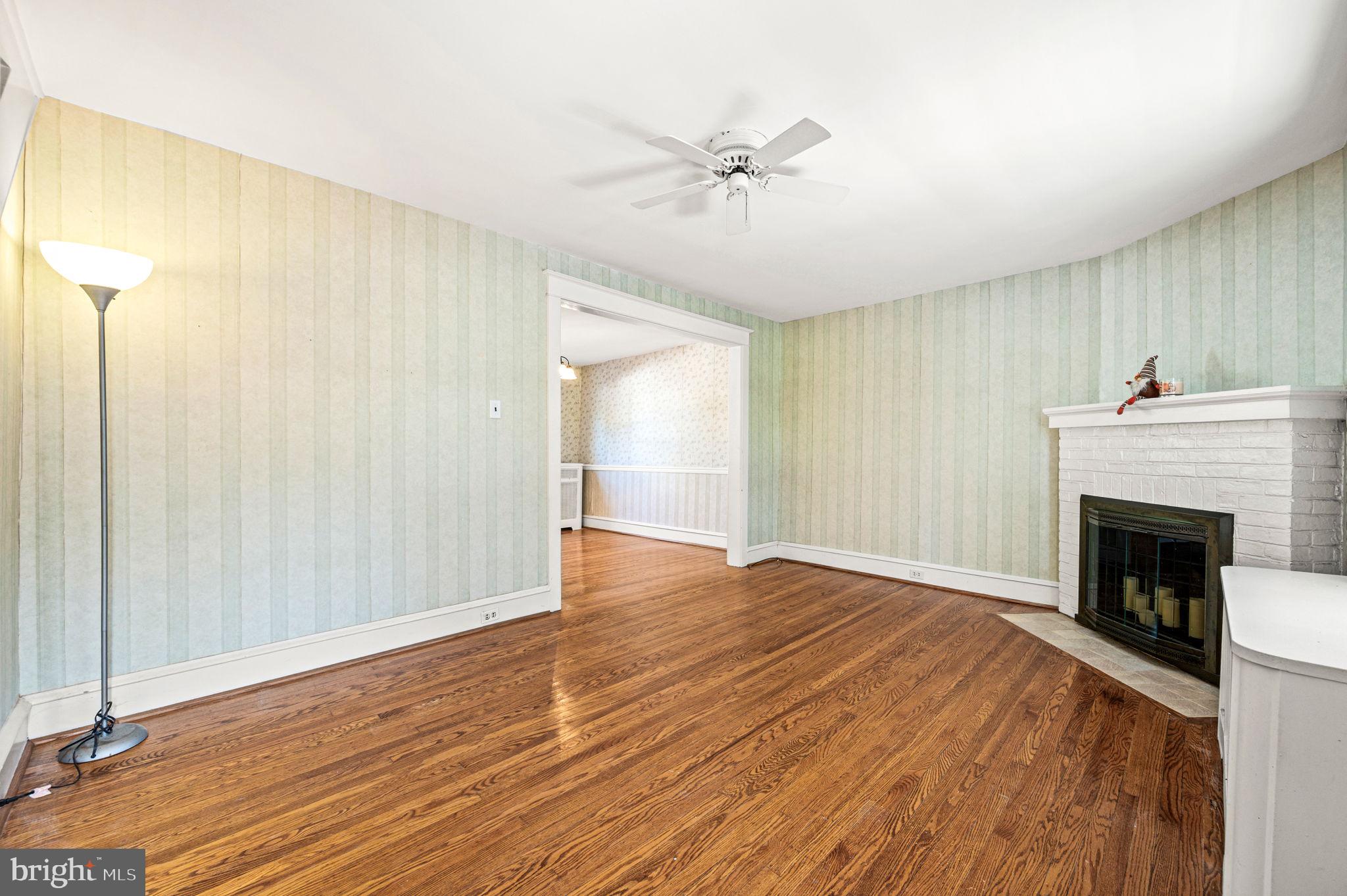 229 PARKSIDE LANE