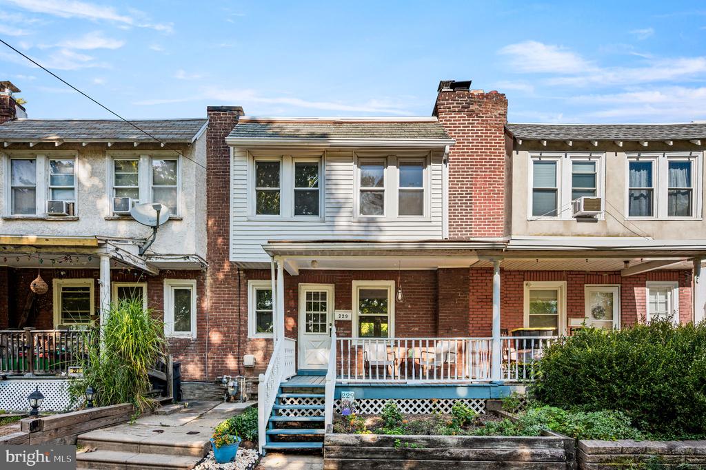 229 PARKSIDE LANE