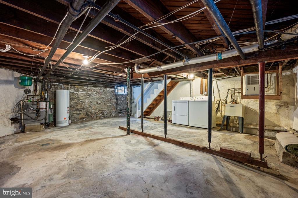 229 PARKSIDE LANE