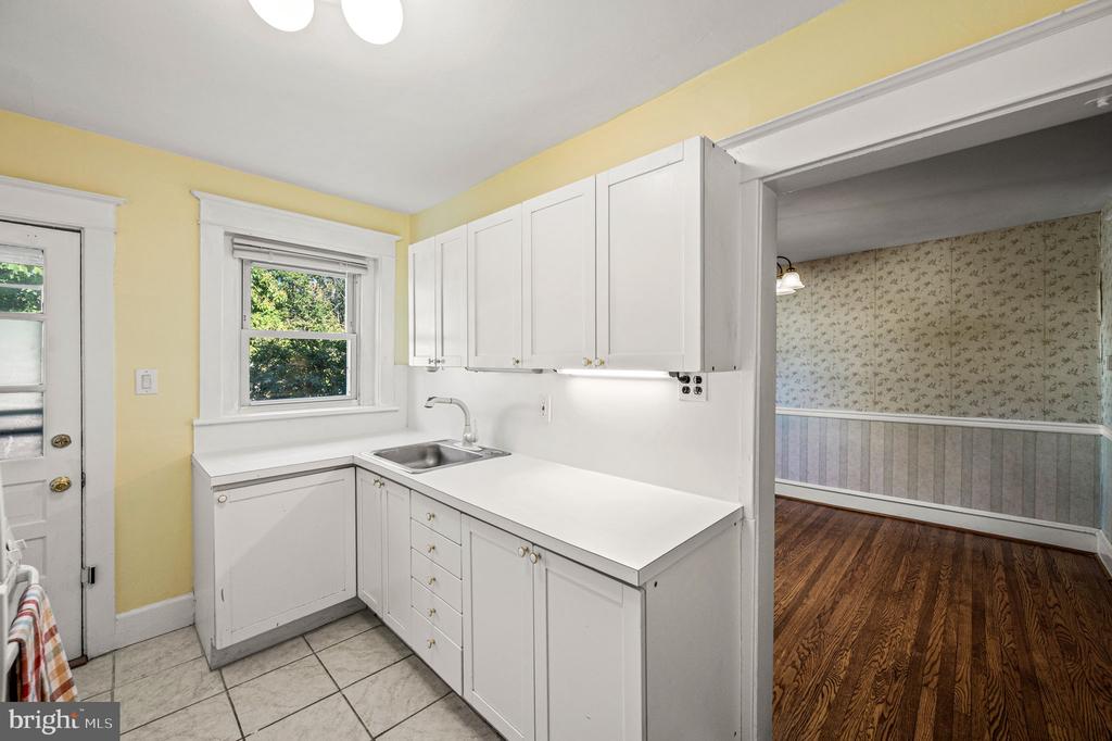 229 PARKSIDE LANE