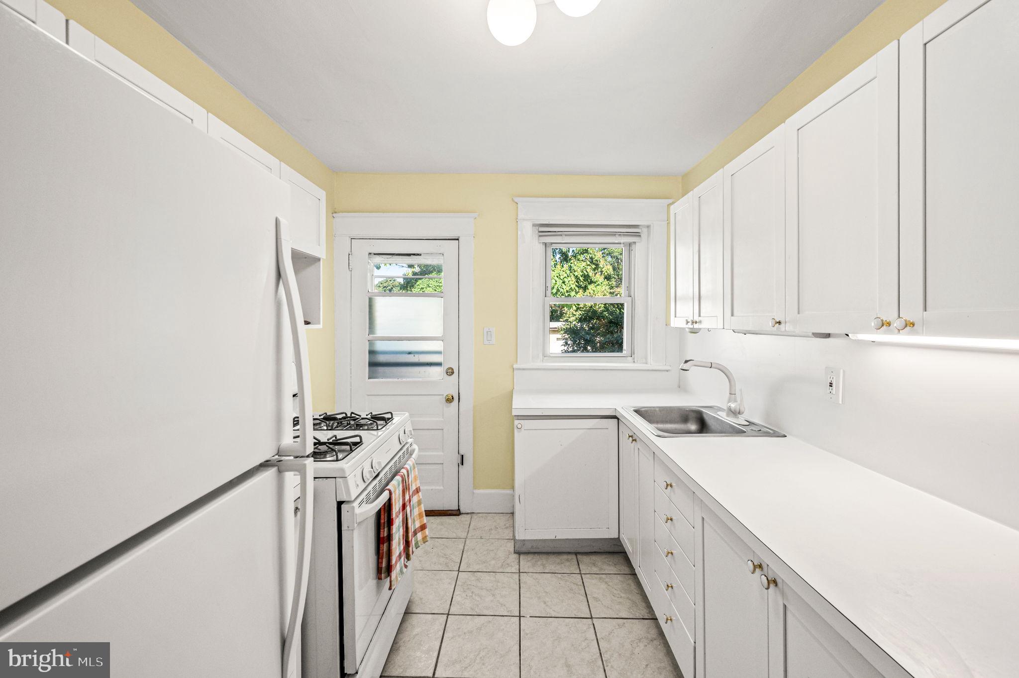 229 PARKSIDE LANE