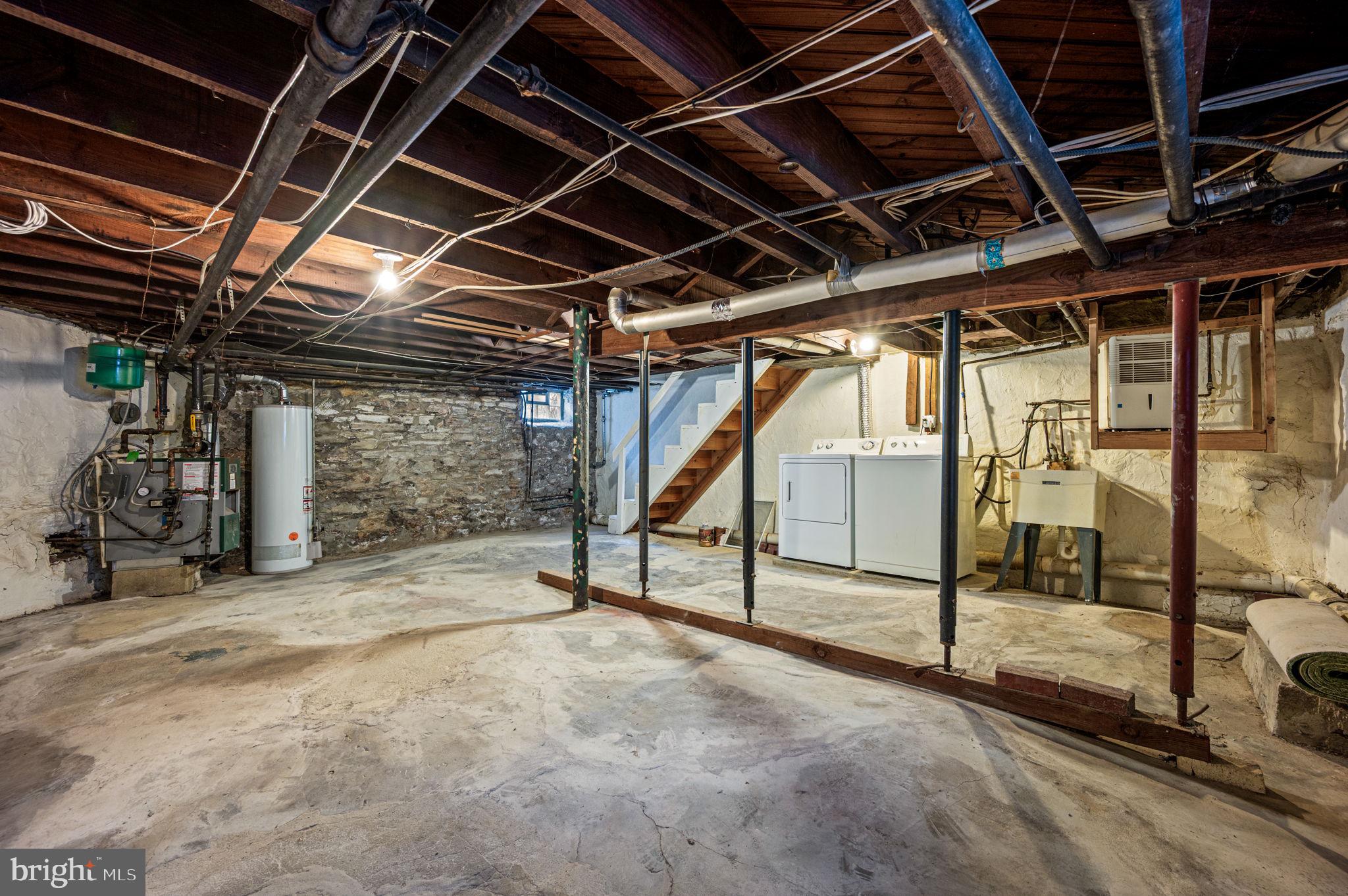229 PARKSIDE LANE