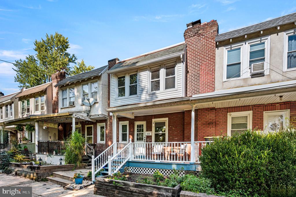 229 PARKSIDE LANE