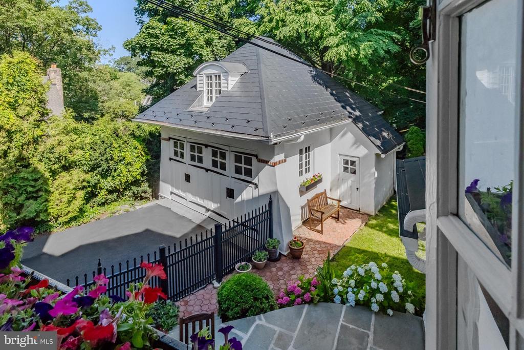 205 ROBERTS ROAD