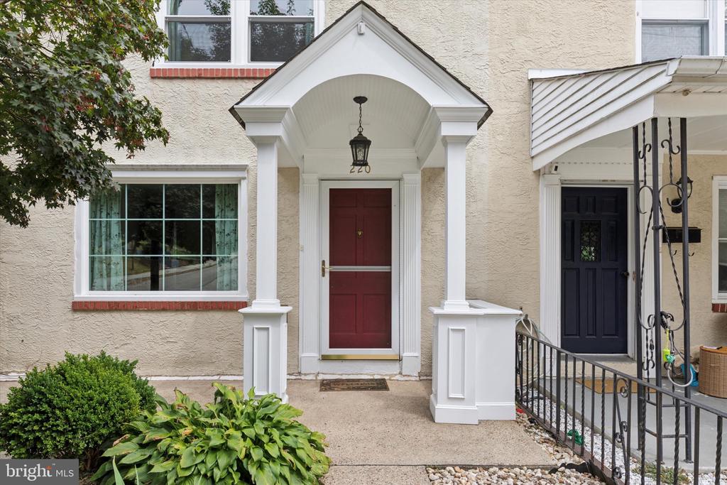 220 CEDAR AVENUE