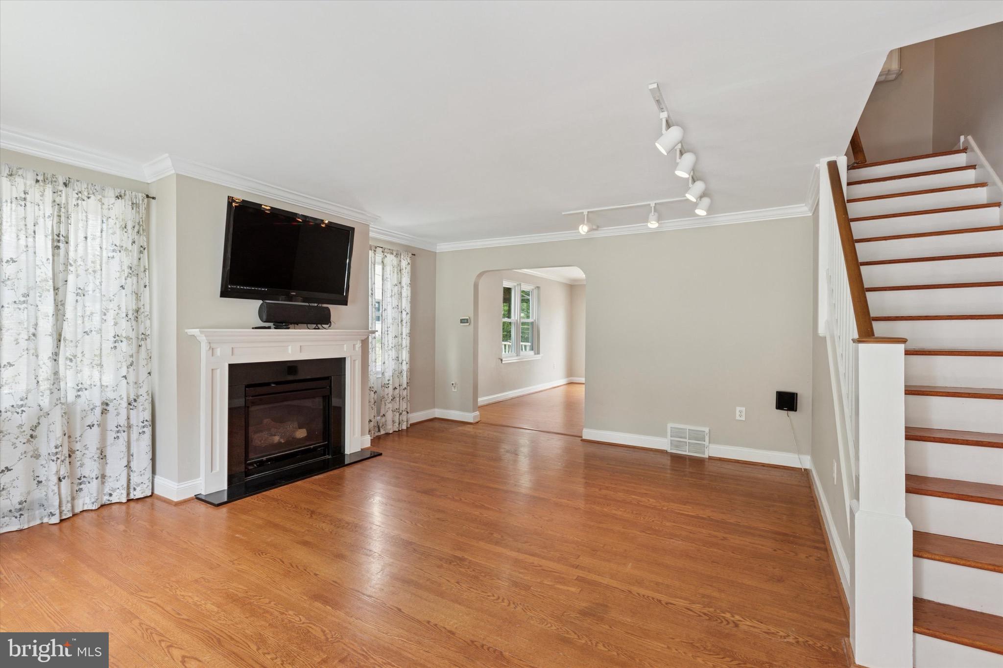 220 CEDAR AVENUE