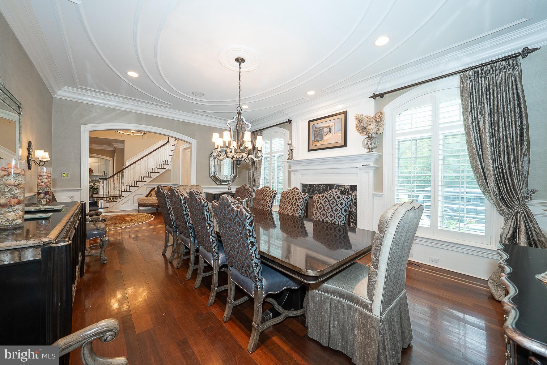 909 WAVERLY ROAD