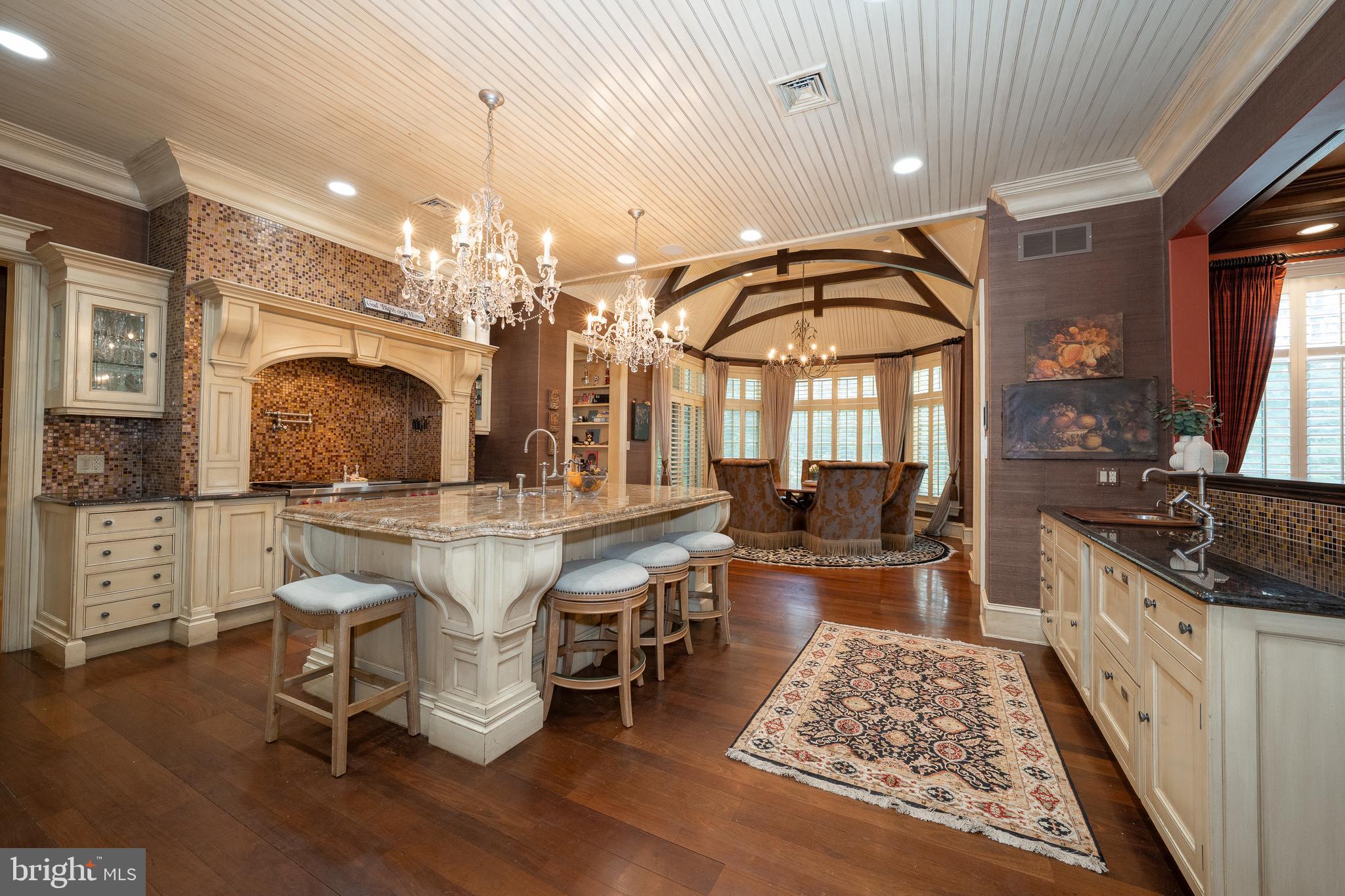 909 WAVERLY ROAD
