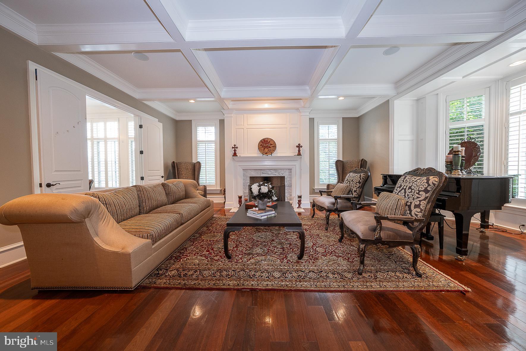 909 WAVERLY ROAD