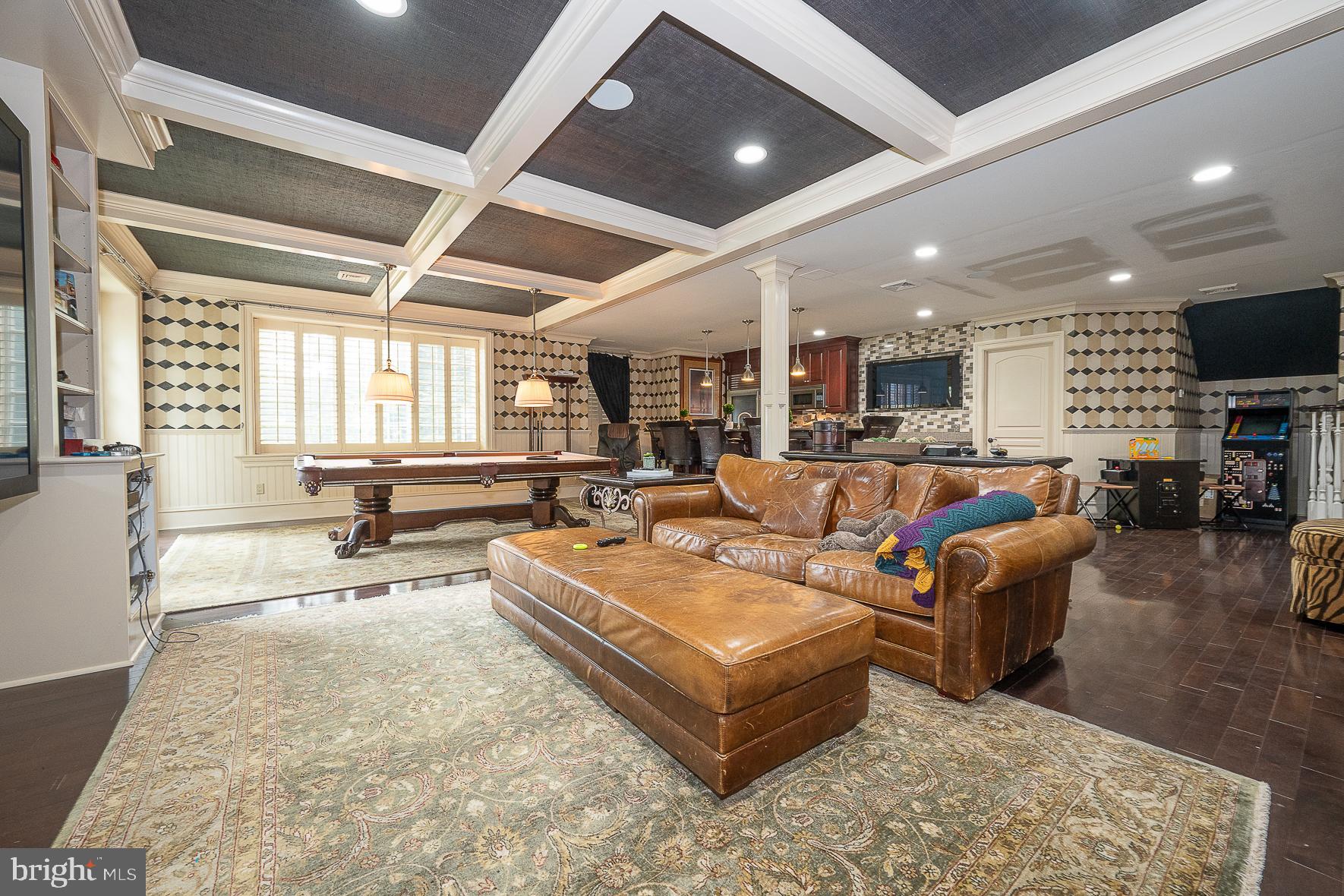 909 WAVERLY ROAD
