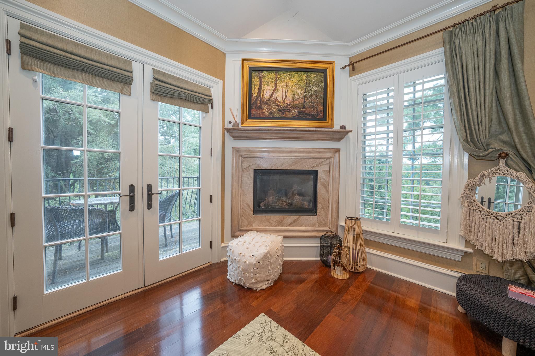 909 WAVERLY ROAD