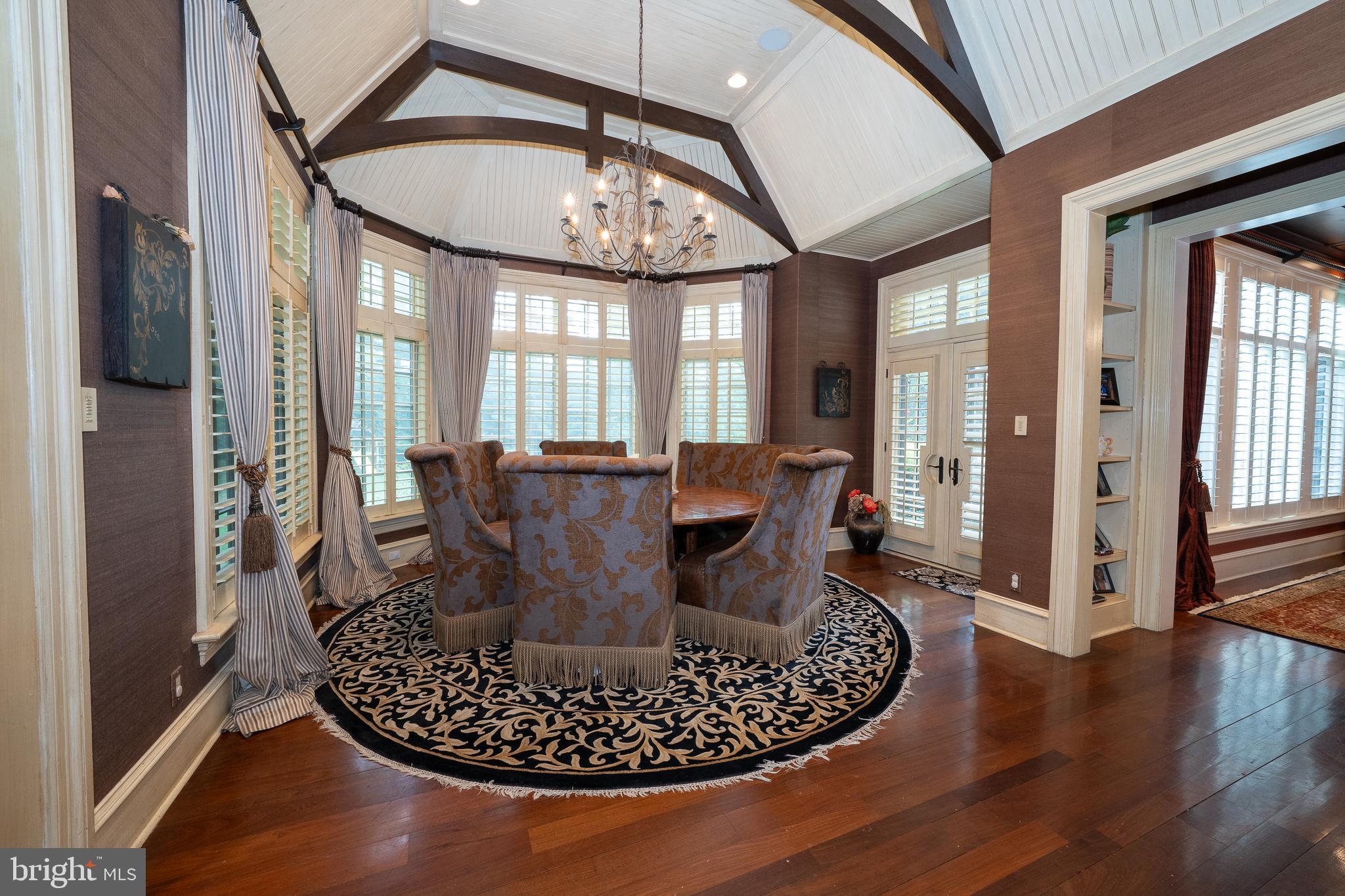 909 WAVERLY ROAD