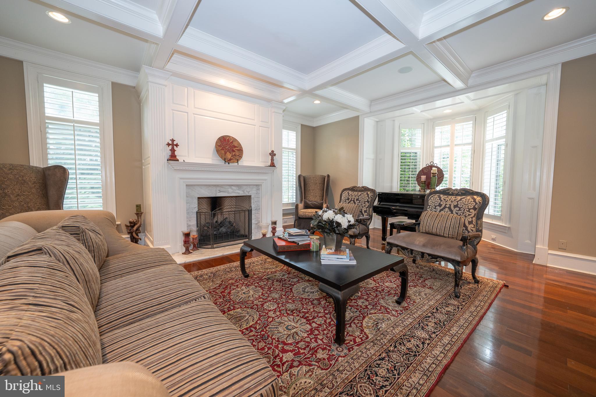 909 WAVERLY ROAD