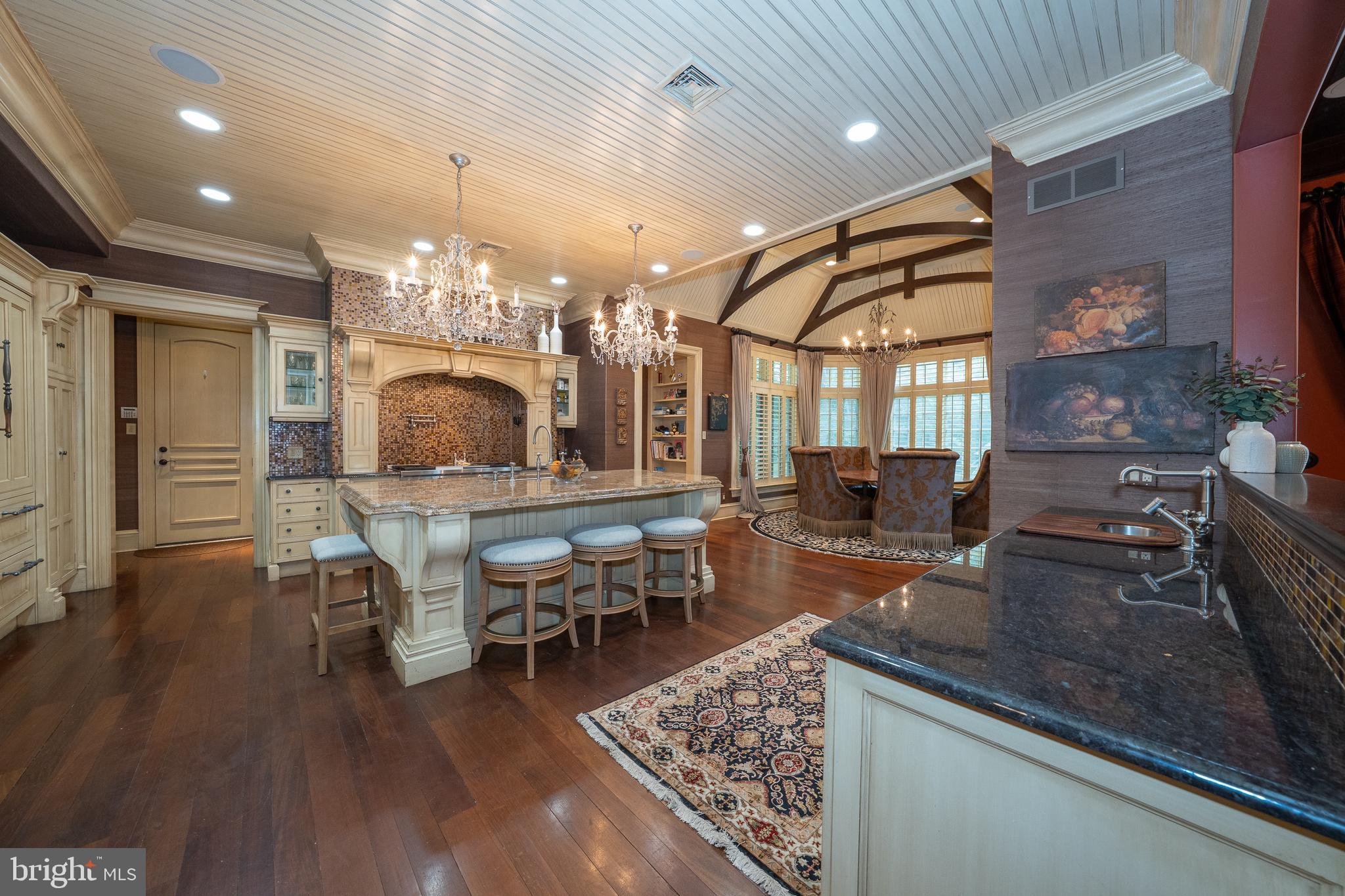 909 WAVERLY ROAD