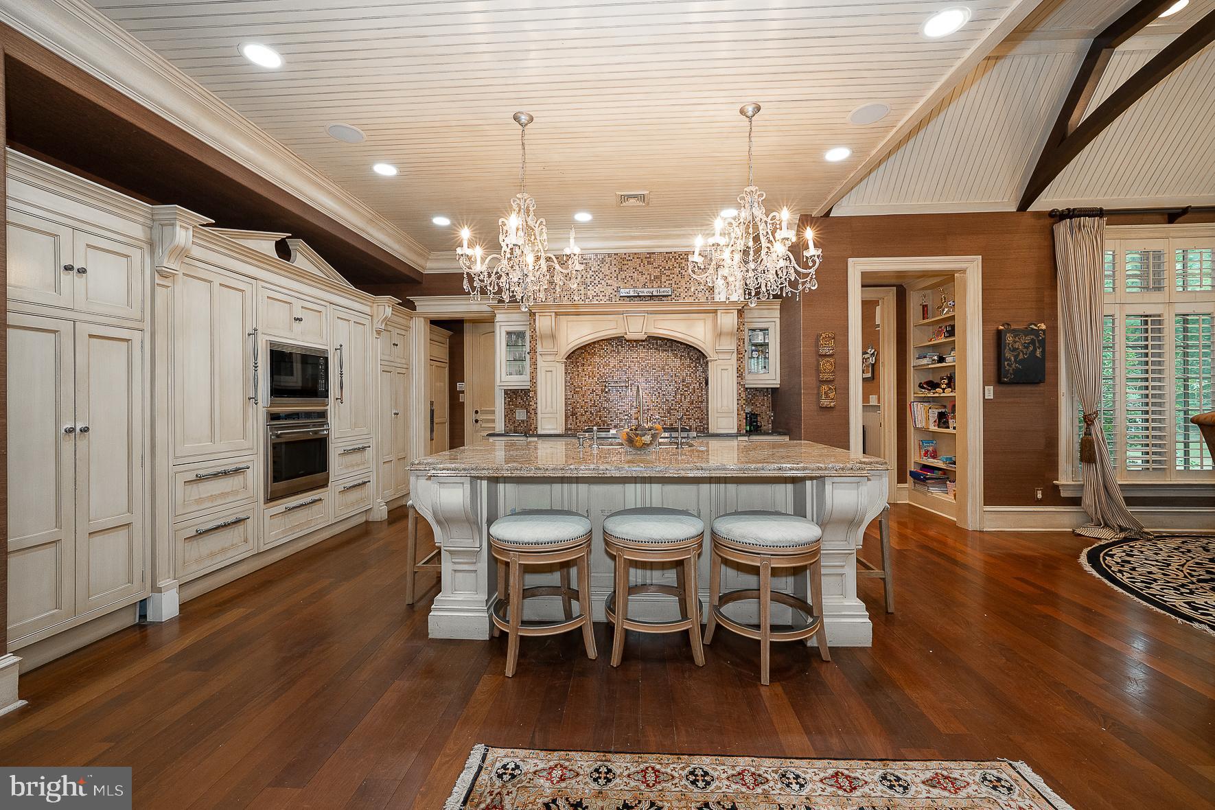 909 WAVERLY ROAD
