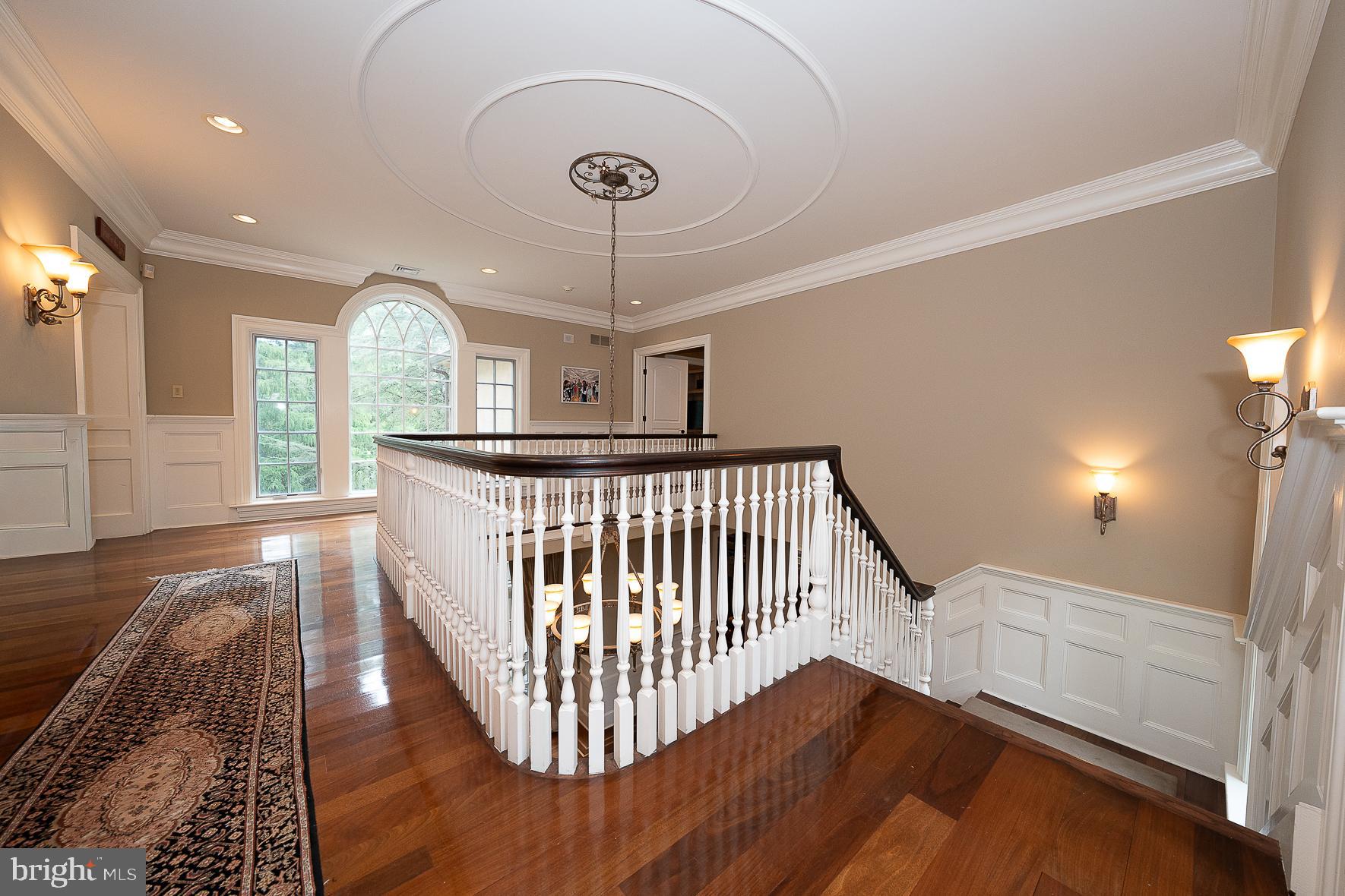 909 WAVERLY ROAD