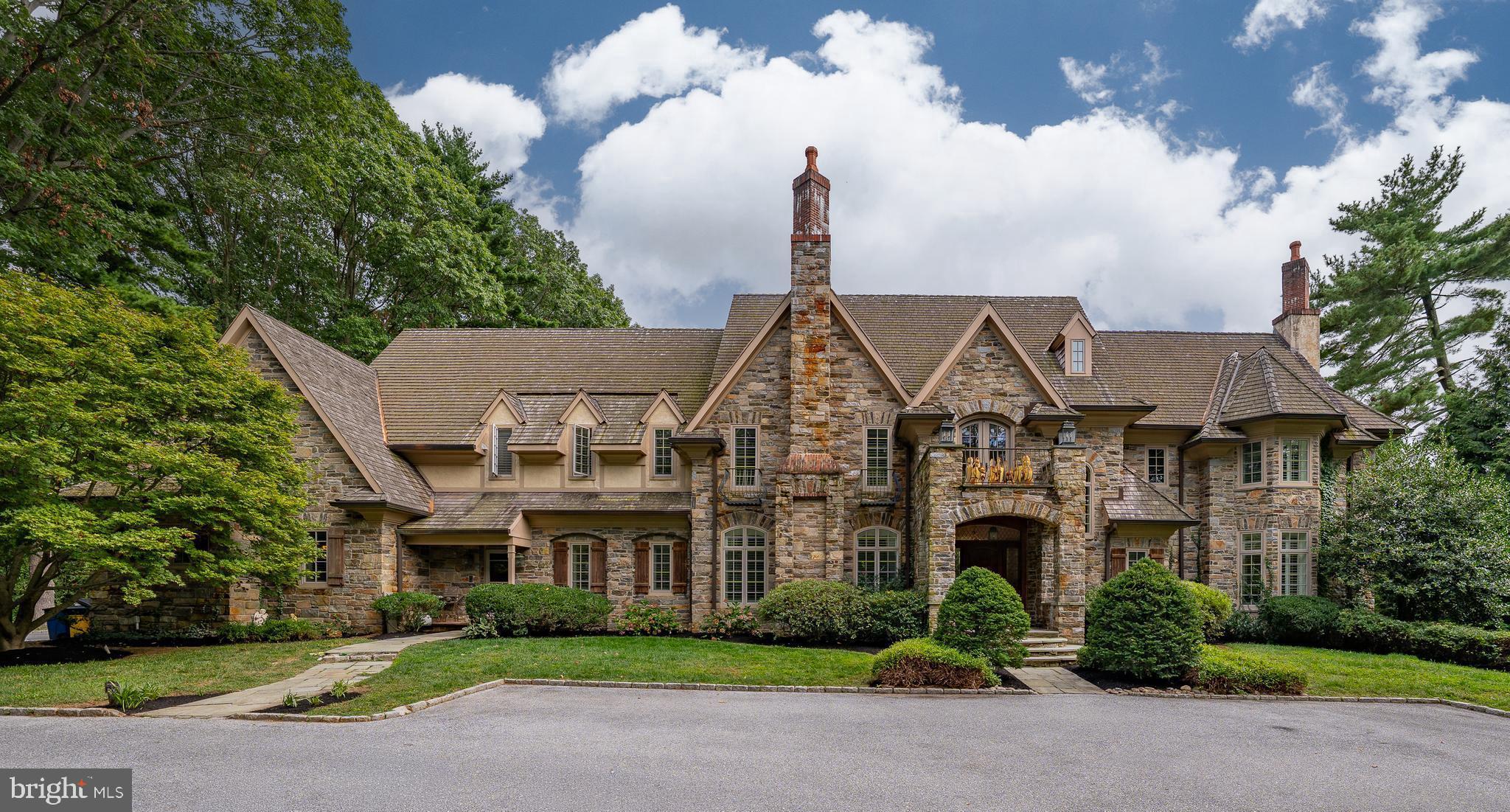 909 WAVERLY ROAD